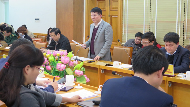 Thứ trưởng Bộ Y tế Trương Quốc Cường, Phó Trưởng Ban chỉ đạo quốc gia phòng chống dịch bệnh viêm đường hô hấp do chủng mới của virus corona phát biểu chỉ đạo về công tác phòng chống dịch bệnh tại Lào Cai. (Ảnh: Thu Hương/TTXVN) Kiểm tra công tác phòng, chống dịch bệnh nCoV tại Lào Cai ảnh 1