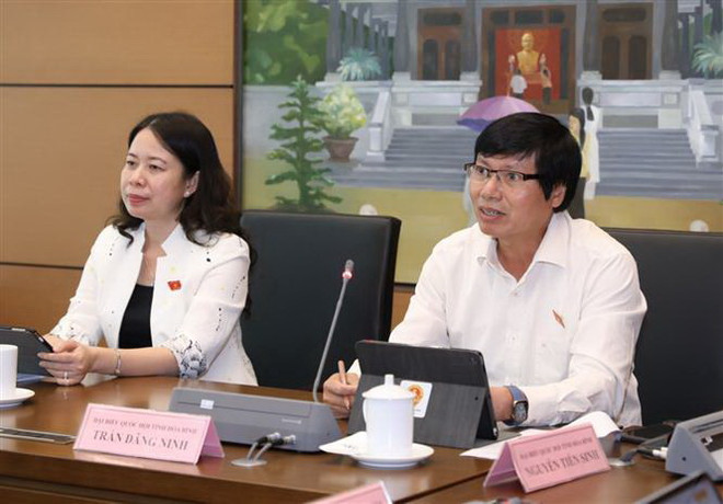 Đại biểu Quốc hội tỉnh Hòa Bình Trần Đăng Ninh phát biểu. (Ảnh: Văn Điệp/TTXVN) Đáp ứng yêu cầu quản lý, bảo vệ biên giới quốc gia trong tình hình mới ảnh 2