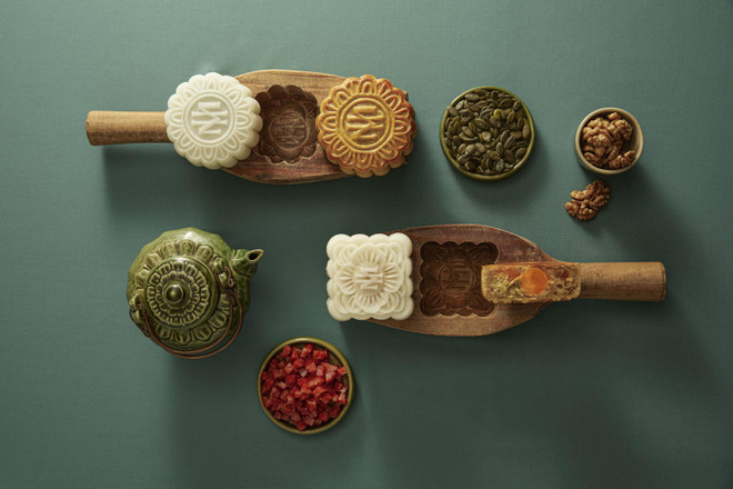 Bánh Trung Thu cao cấp: Lan tỏa ấm áp và bình an mùa COVID-19 ảnh 1