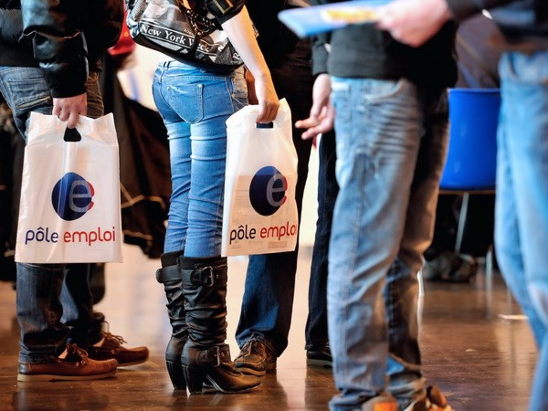 Pháp công bố nhiều biện pháp cắt giảm chi tiêu công ảnh 1