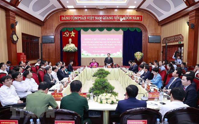 Quang cảnh buổi làm việc. (Ảnh: Doãn Tấn/TTXVN) Chủ tịch Quốc hội: Hà Nam phát huy thế mạnh là cửa ngõ phía Nam Thủ đô ảnh 1