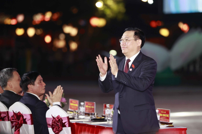 Chủ tịch Quốc hội Vương Đình Huệ dự khai mạc Tuần Văn hóa-Du lịch Hà Nam năm 2023. (Ảnh: Doãn Tấn/TTXVN) Khai mạc Tuần Văn hóa-Du lịch Hà Nam tại Quần thể danh thắng Tam Chúc ảnh 1