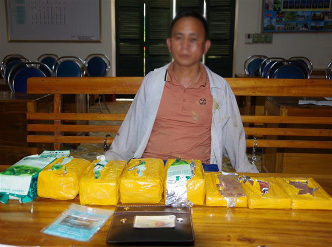 Điện Biên: Bắt giữ đối tượng vận chuyển 5kg ma túy đá và 4 bánh heroin ảnh 1