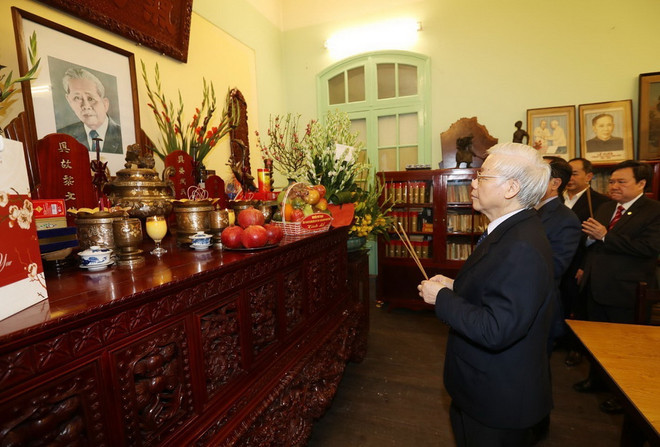 Thắp hương tưởng niệm nguyên Tổng Bí thư Lê Duẩn, Trường Chinh ảnh 1