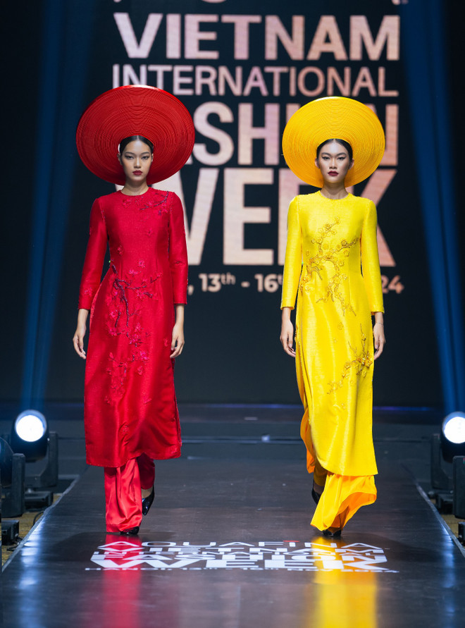 5. Hai thiết kế đến từ NTK Thuỷ Nguyễn.jpg