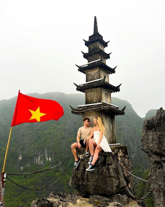 Đỉnh núi Múa, điểm đến ưa thích của khách ngoại khi đến cố đô. (Ảnh: CTV/Vietnam+) Những điểm đến đẹp gần Thủ đô cho kỳ nghỉ lễ 30/4 trọn vẹn ảnh 1