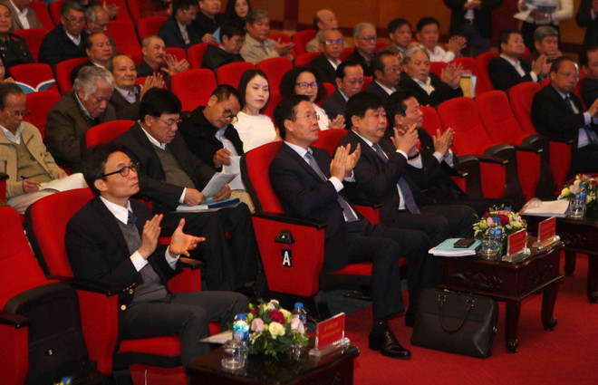 Nhà thơ Hữu Thỉnh: Không thể vì tiền mà quên đi giá trị tác phẩm ảnh 2