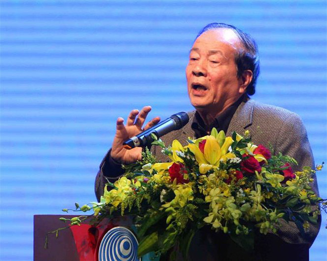 Nhà thơ Hữu Thỉnh: Không thể vì tiền mà quên đi giá trị tác phẩm ảnh 1