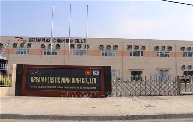 Công nhân Công ty Trách nhiệm hữu hạn Dream Plastic Ninh Bình trở lại ảnh 1