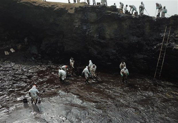 Peru tạm thời nối lại hoạt động khai thác dầu khí sau sự cố tràn dầu ảnh 1