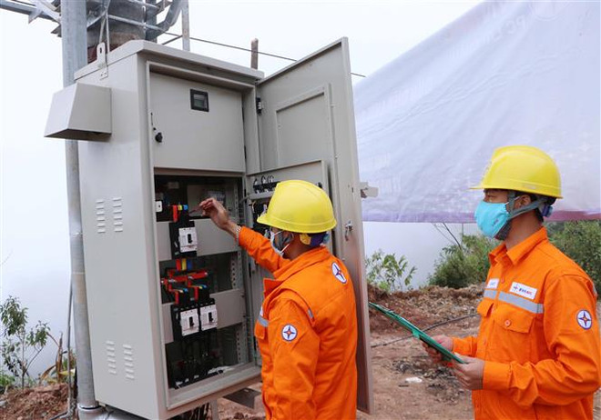 Lai Châu: Người dân Nà Tăm vỡ òa niềm vui khi điện về bản ảnh 1