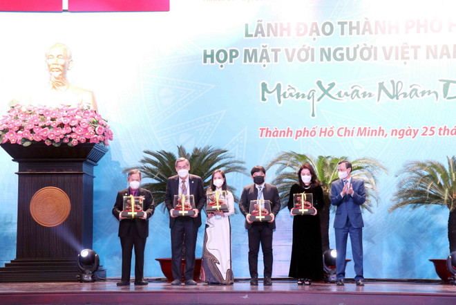 Lãnh đạo TP.HCM họp mặt, chúc Tết đại diện người Việt Nam ở nước ngoài ảnh 2