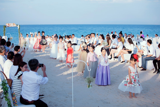 Ngắm dàn mẫu nhí siêu yêu trong các thiết kế thời trang Hè ảnh 38