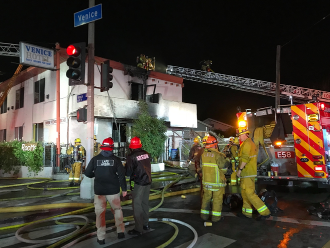 Cháy khách sạn tại thành phố Los Angels của Mỹ, 8 người thương vong ảnh 1