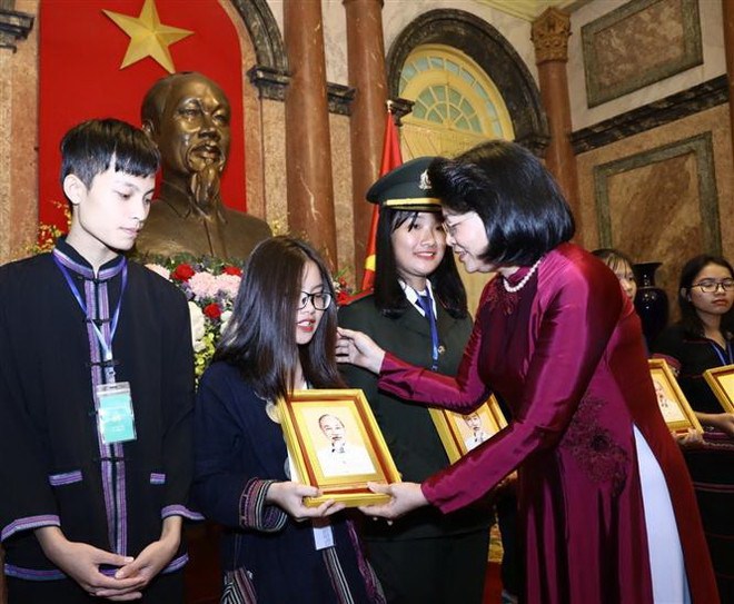 Gặp mặt học sinh, thanh niên dân tộc thiểu số xuất sắc, tiêu biểu ảnh 1