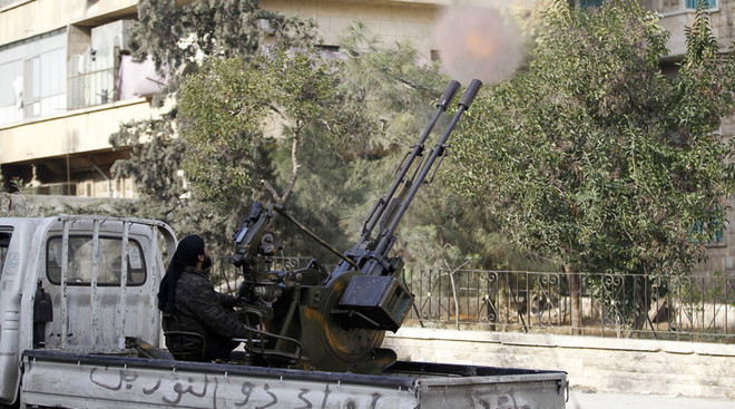 Một thành viên của Mặt trận Al-Nusra. (Nguồn: Reuters) Nga cảnh báo các nhóm khủng bố định tấn công quy mô lớn ở Syria ảnh 1