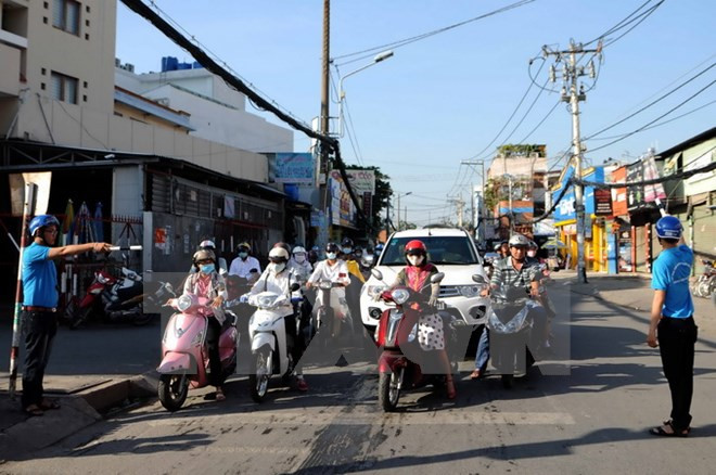 Giao thông thông thoáng trong ngày đầu cấm xe tải quanh Tân Sơn Nhất ảnh 1