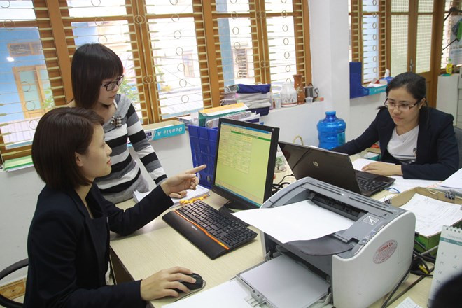 Ảnh minh họa. (Nguồn: TTXVN) Phó Thủ tướng Vũ Đức Đam kiểm tra kỳ thi nâng ngạch chuyên viên ảnh 1