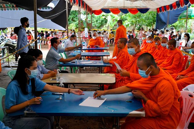 Ngày thứ 7 liên tiếp số ca mắc mới COVID-19 ở Campuchia giảm mạnh ảnh 1