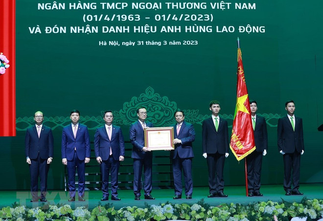 Thủ tướng: Vietcombank cần tiên phong giảm chi phí để hạ lãi suất ảnh 1