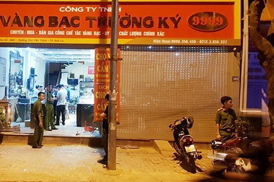 Truy bắt nhanh ba đối tượng gây ra vụ cướp tiệm vàng ở Sơn La ảnh 1