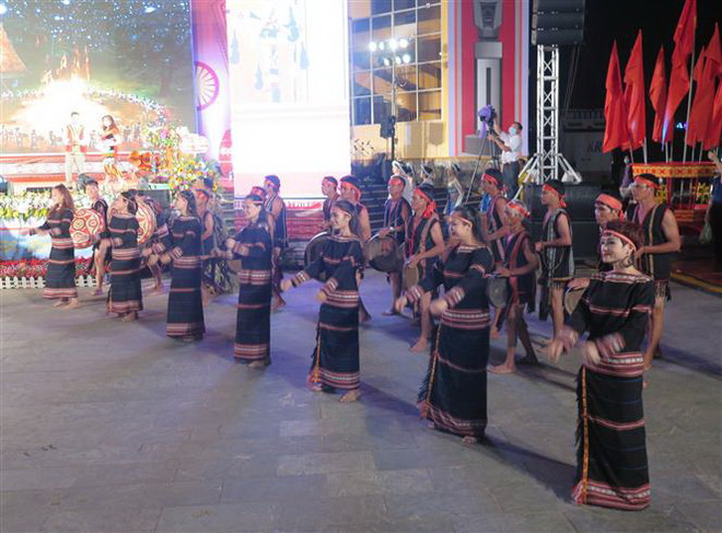 Liên hoan diễn xướng dân gian Tây Nguyên: Trình diễn 100 tiết mục ảnh 1