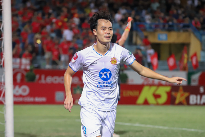 Văn Toàn duy trì 'cái duyên' trong những trận đấu lớn ở mùa giải 2023/24. (Ảnh: Việt Anh/Vietnam+) vtoan.png
