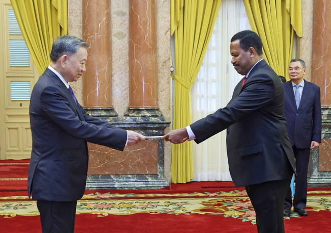 Chủ tịch nước Tô Lâm tiếp nhận Quốc thư của Đại sứ Timor-Leste tại Việt Nam João Pereira. (Ảnh: Nhan Sáng/TTXVN) ttxvn_dai su Timor Leste 1.jpg