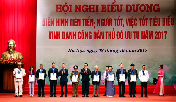 ​Vinh danh 10 công dân Thủ đô ưu tú và nhiều gương điển hình tiên tiến ảnh 1
