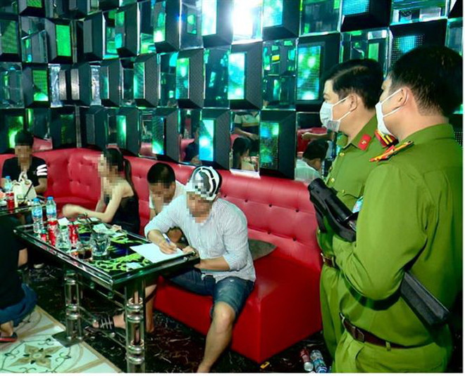 Bạc Liêu: Bắt quả tang 28 thanh niên sử dụng ma túy tại quán karaoke ảnh 1