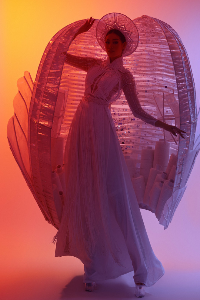 Khánh Vân trình diễn ‘Kén Em’ trước khi lên đường thi Miss Universe ảnh 1