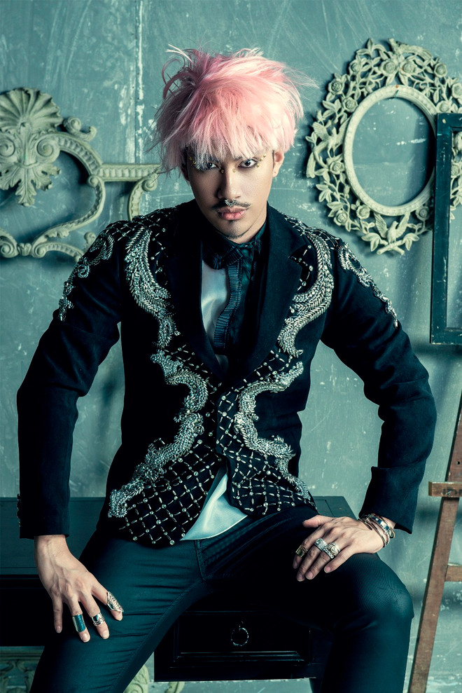 Giám khảo Next Top Model phá cách đầy quái dị trong loạt ảnh mới ảnh 2