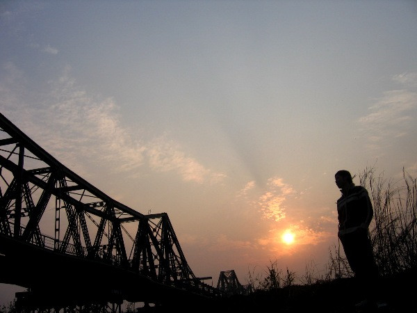 Cùng tìm về ký ức với “Đêm trắng cầu Long Biên” ảnh 1