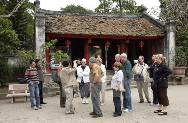 Sử dụng người nước ngoài hướng dẫn du lịch sẽ bị phạt 90 triệu đồng ảnh 1