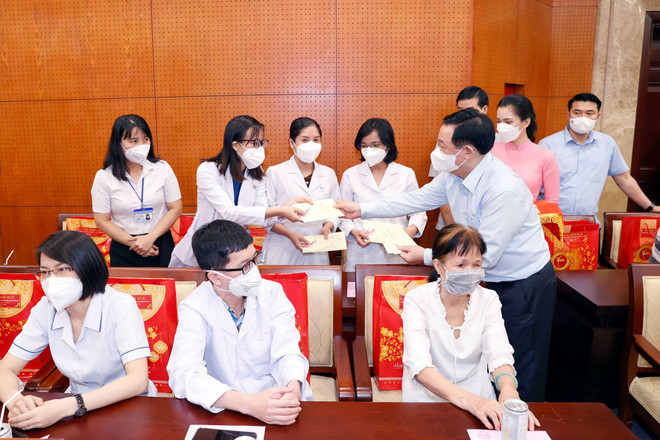 Chủ tịch Quốc hội Vương Đình Huệ thăm, chúc Tết tại TP Hồ Chí Minh ảnh 2