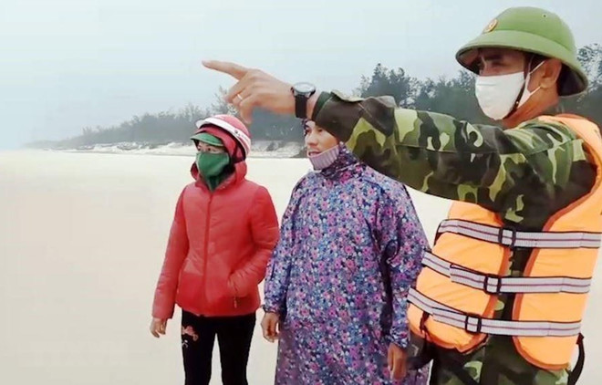 Kịp thời cấp cứu ngư dân bị tai nạn lao động trên biển ảnh 1