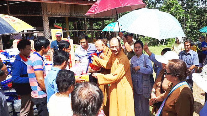 Giáo hội Phật giáo Việt Nam hỗ trợ Giáo hội Phật giáo Lào vượt khó ảnh 1