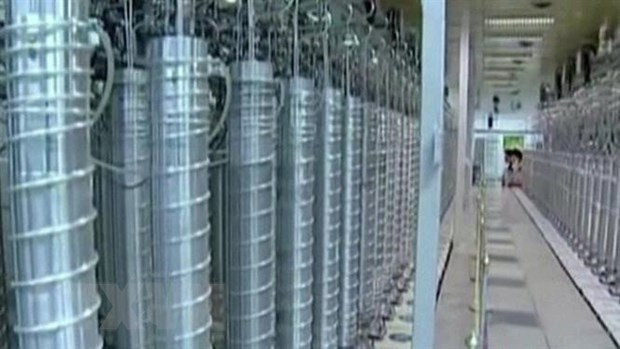 Các máy ly tâm bên trong cơ sở hạt nhân Natanz ở miền Trung Iran. (Nguồn: IRNA/TTXVN) Iran cắt giảm số lượng máy ly tâm làm giàu urani mức cao ảnh 1