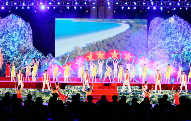 Thủ tướng dự chương trình nghệ thuật đặc biệt về Truông Bồn ảnh 1