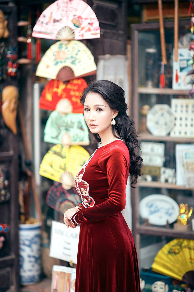 Hoa hậu quý bà Sương Đặng quý phái trong tà áo dài tinh tế ảnh 6
