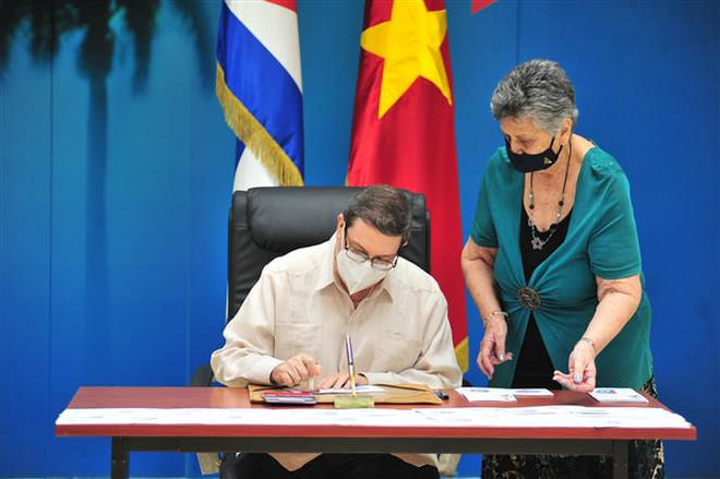 60 năm quan hệ ngoại giao Việt Nam-Cuba: Phát hành bộ tem chung ảnh 2