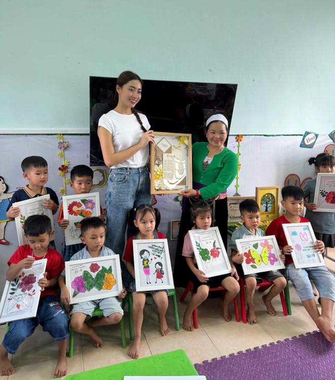 LƯƠNG THÙY LINH (1).jpeg