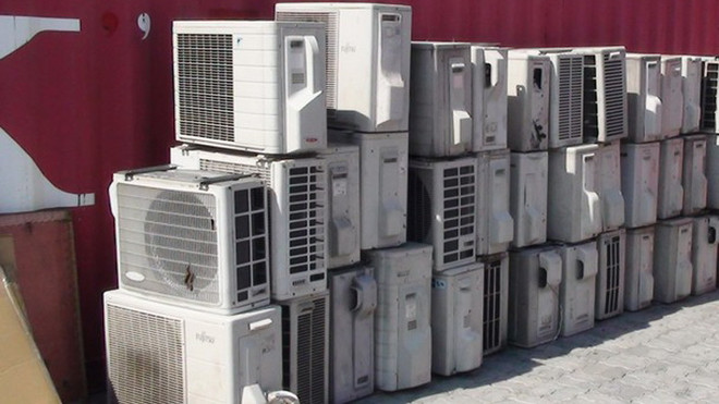 Phát hiện hai container máy lạnh cũ được ngụy trang kỹ lưỡng ảnh 1