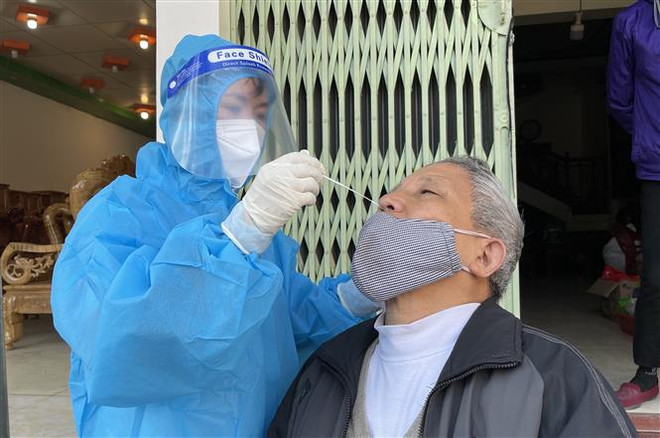Phát hiện 15 ca mắc COVID-19 trong cộng đồng, Yên Bái truy vết F1, F2 ảnh 1