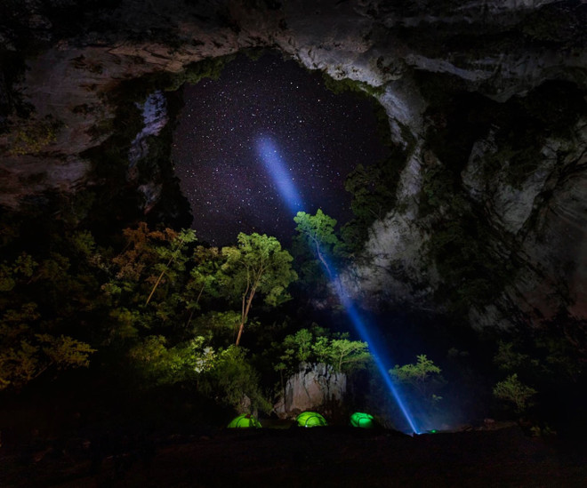 Trời đêm từ bãi trại hố sụt Kong, Phong Nha-Kẻ Bàng. (Ảnh: Jungle Boss Tour) Du lịch Việt Nam khởi sắc bằng ‘chiều sâu-cá biệt-mới lạ-hấp dẫn’ ảnh 2