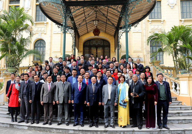 Phó Thủ tướng Phạm Bình Minh gặp mặt báo chí nhân dịp Năm mới ảnh 1