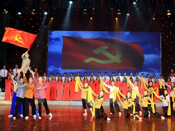 Đặc sắc chương trình nghệ thuật “Với Đảng vẹn tròn tin yêu" ảnh 1