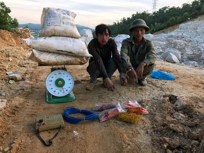 Khởi tố các đối tượng vận chuyển vật liệu nổ và hàng hóa nhập lậu ảnh 1