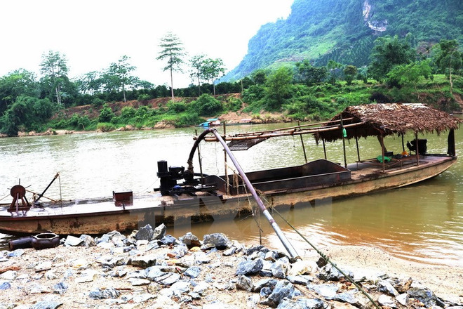 Hòa Bình tiếp tục dừng hoạt động khai thác cát, sỏi lòng sông Đà ảnh 1