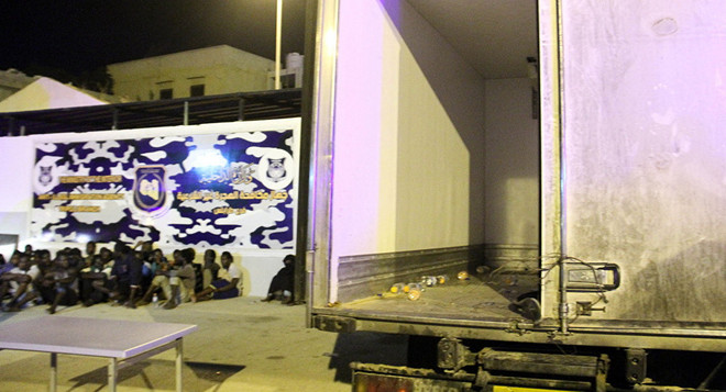 Libya phát hiện nhiều người di cư chết ngạt trong xe tải đông lạnh ảnh 1